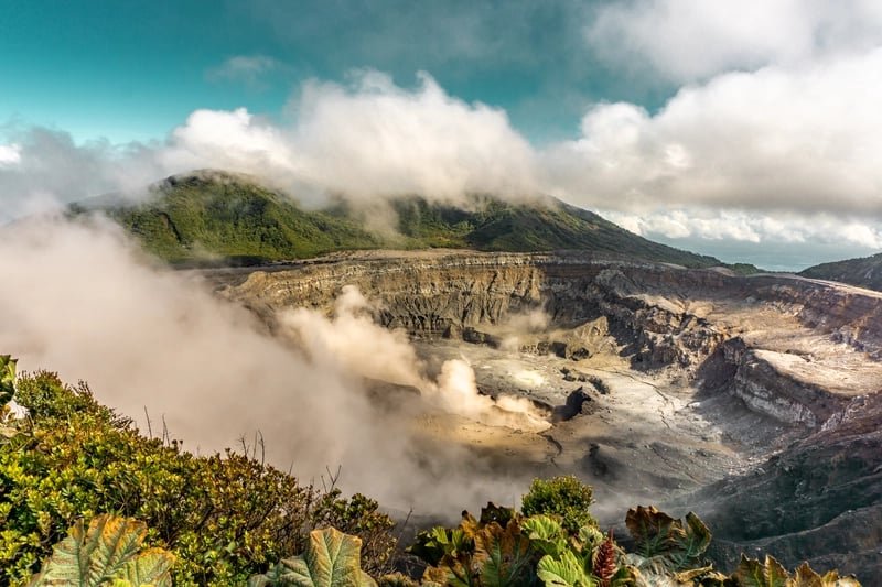 poas volcano in costa rica